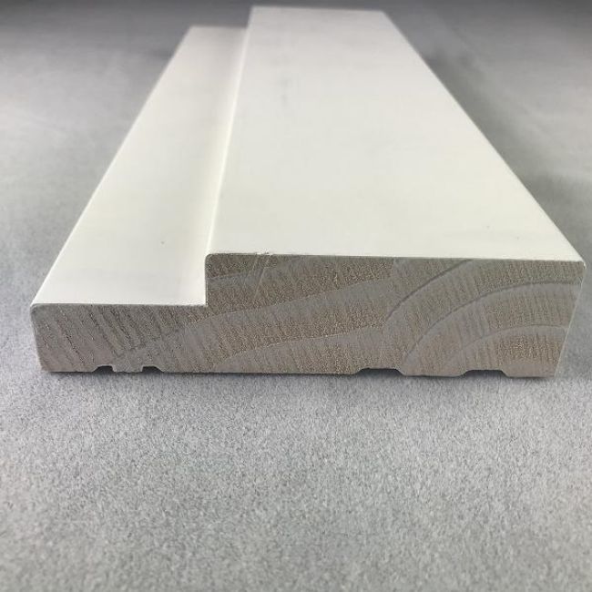 Marcs de portes de fusta revestits de gesso blanc de gran lliga per a portes