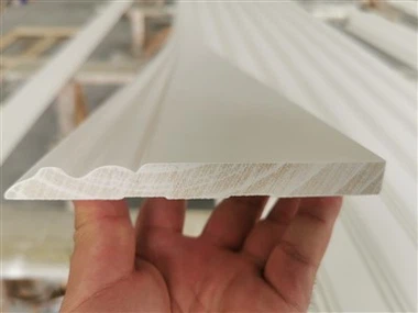 Tauler base de motllures de fusta amb imprimació blanca