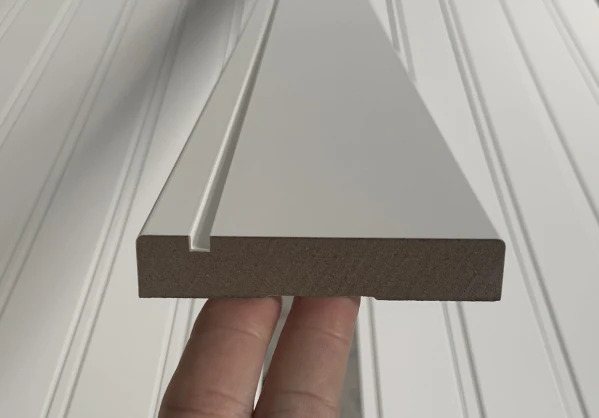 Motlla de molduras de MDF recobert de gesso blanc